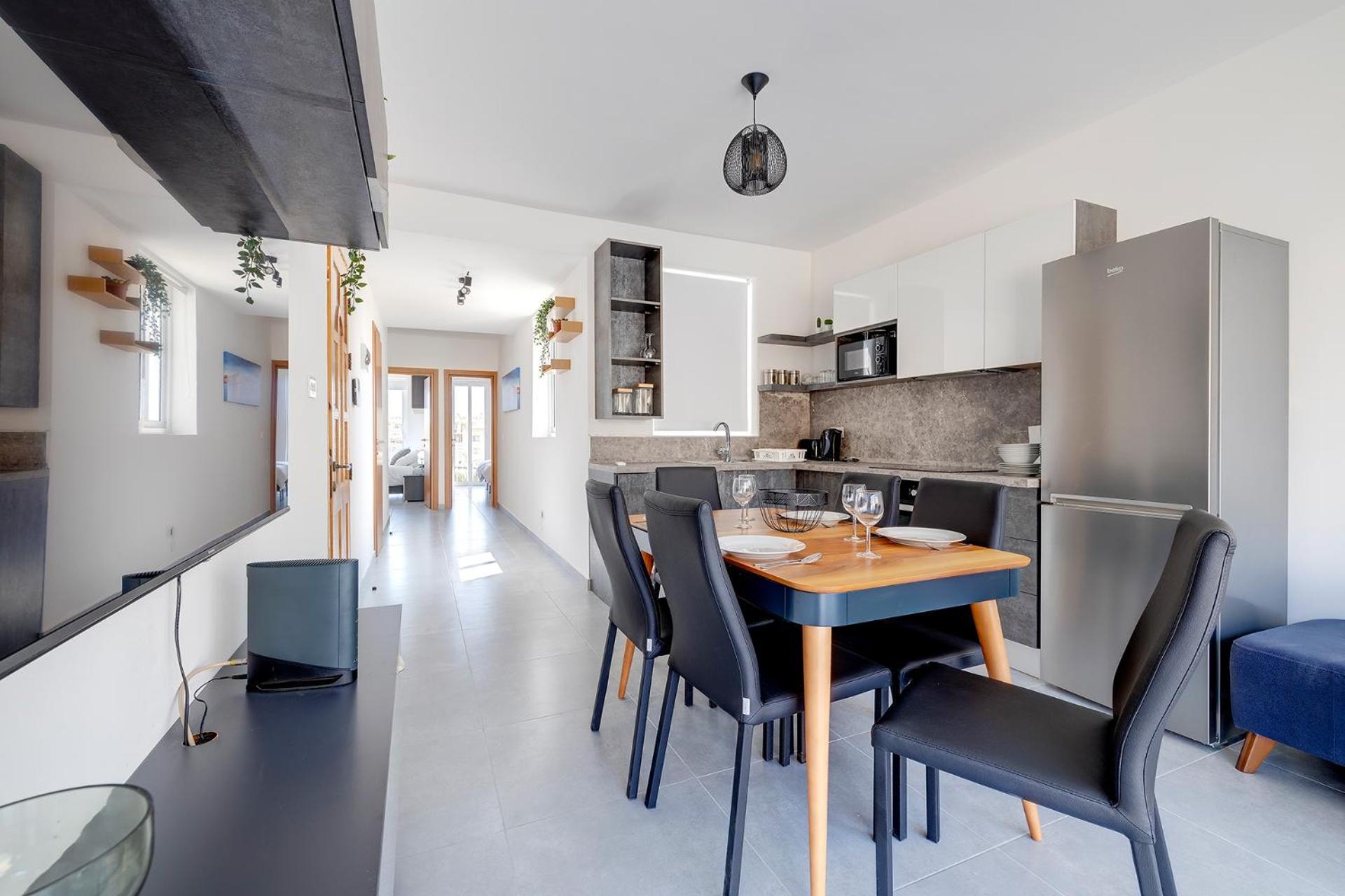 Stunning 2Br Holiday Penthouse In Central Слима Екстериор снимка