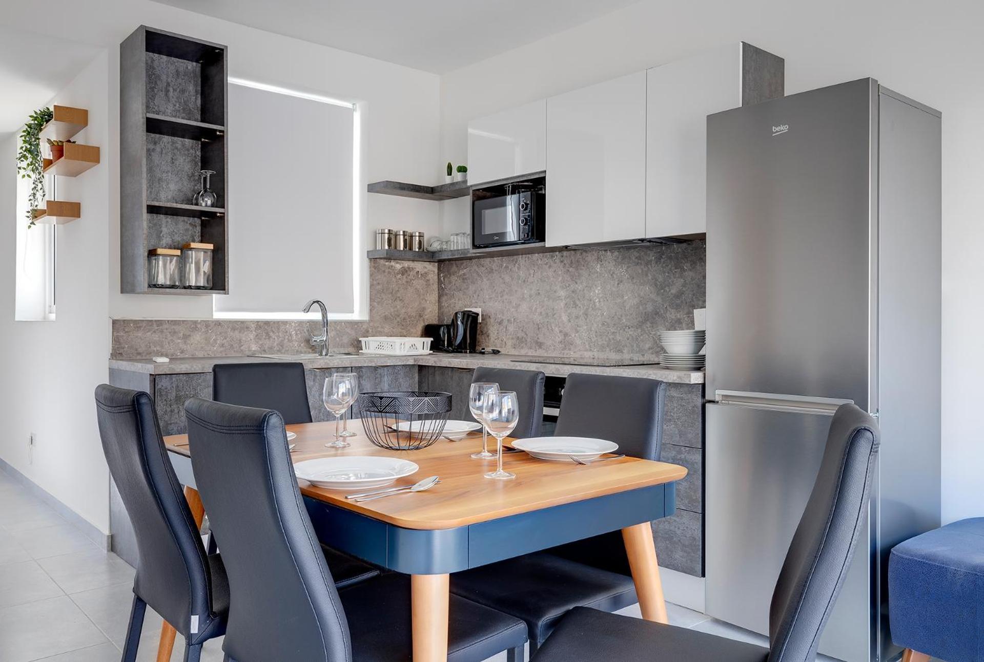 Stunning 2Br Holiday Penthouse In Central Слима Екстериор снимка