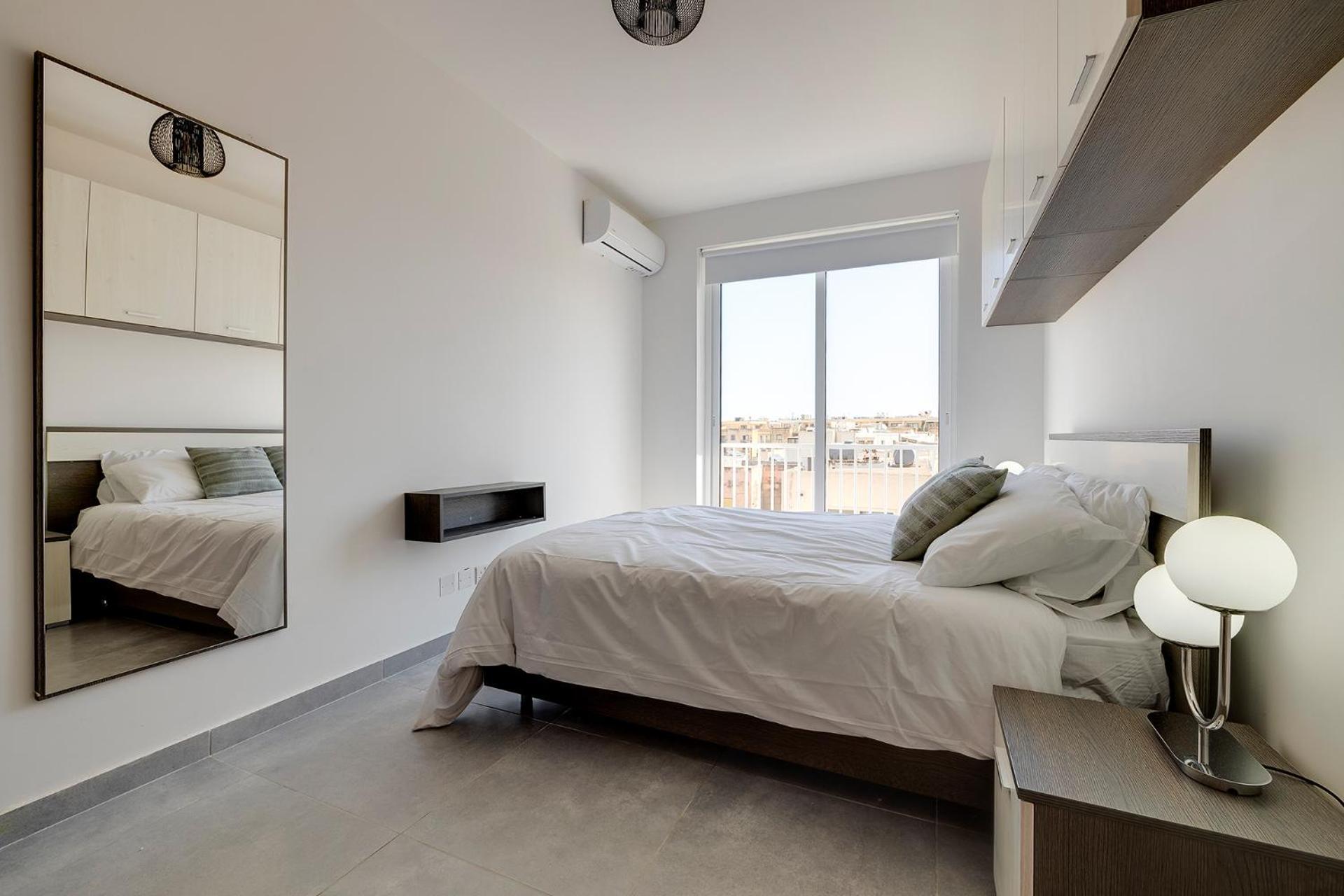 Stunning 2Br Holiday Penthouse In Central Слима Екстериор снимка
