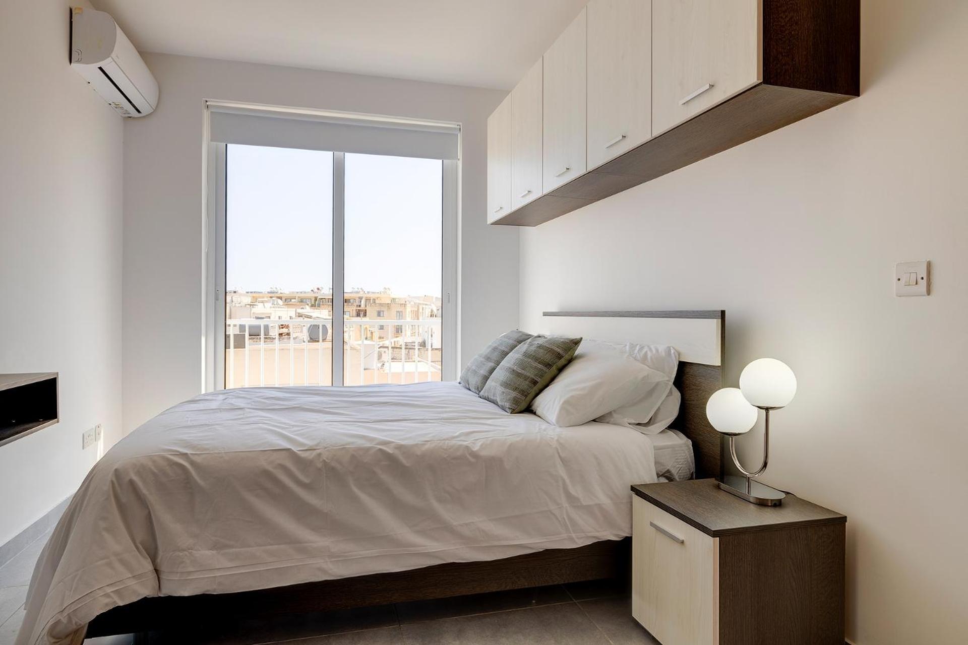 Stunning 2Br Holiday Penthouse In Central Слима Екстериор снимка