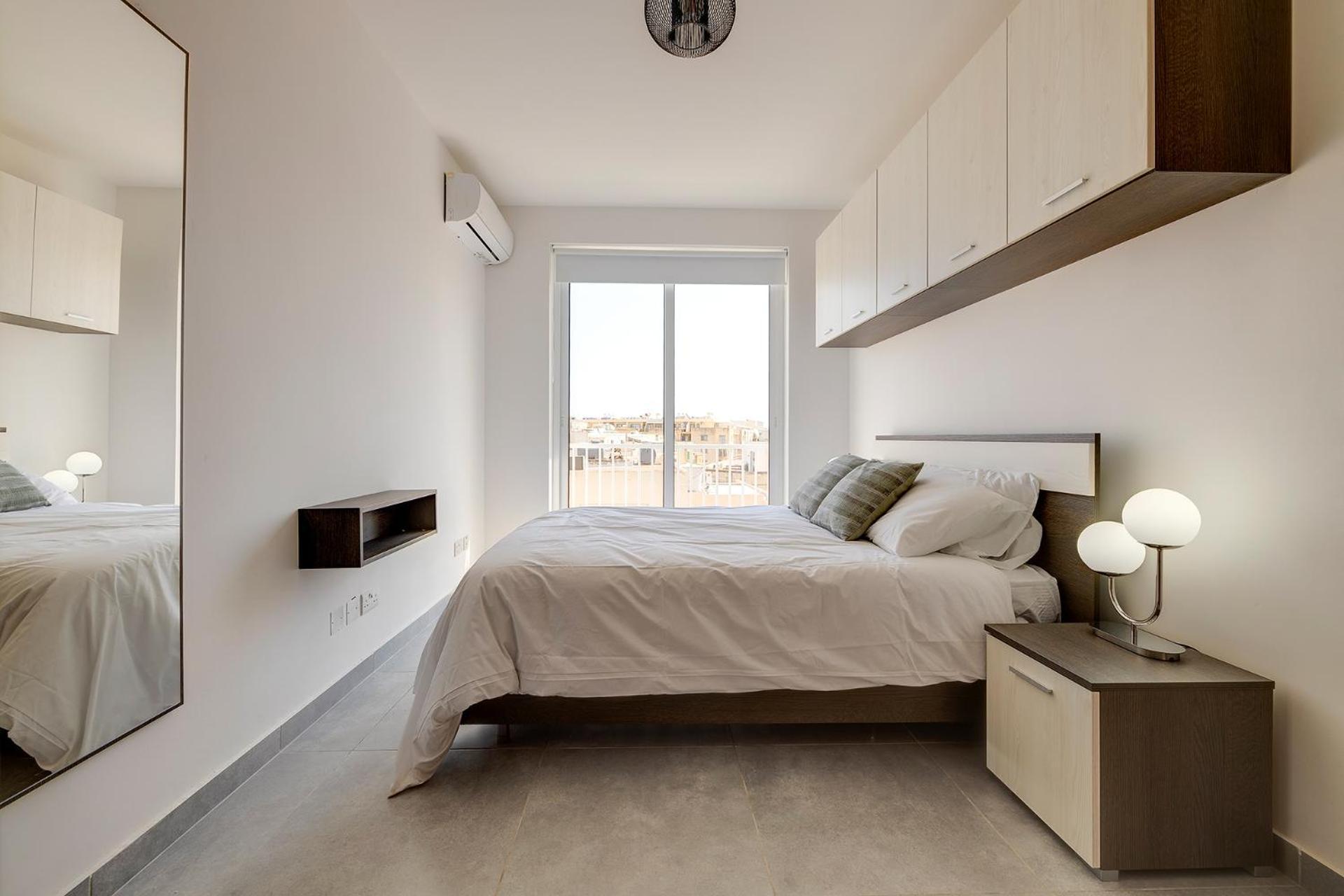 Stunning 2Br Holiday Penthouse In Central Слима Екстериор снимка