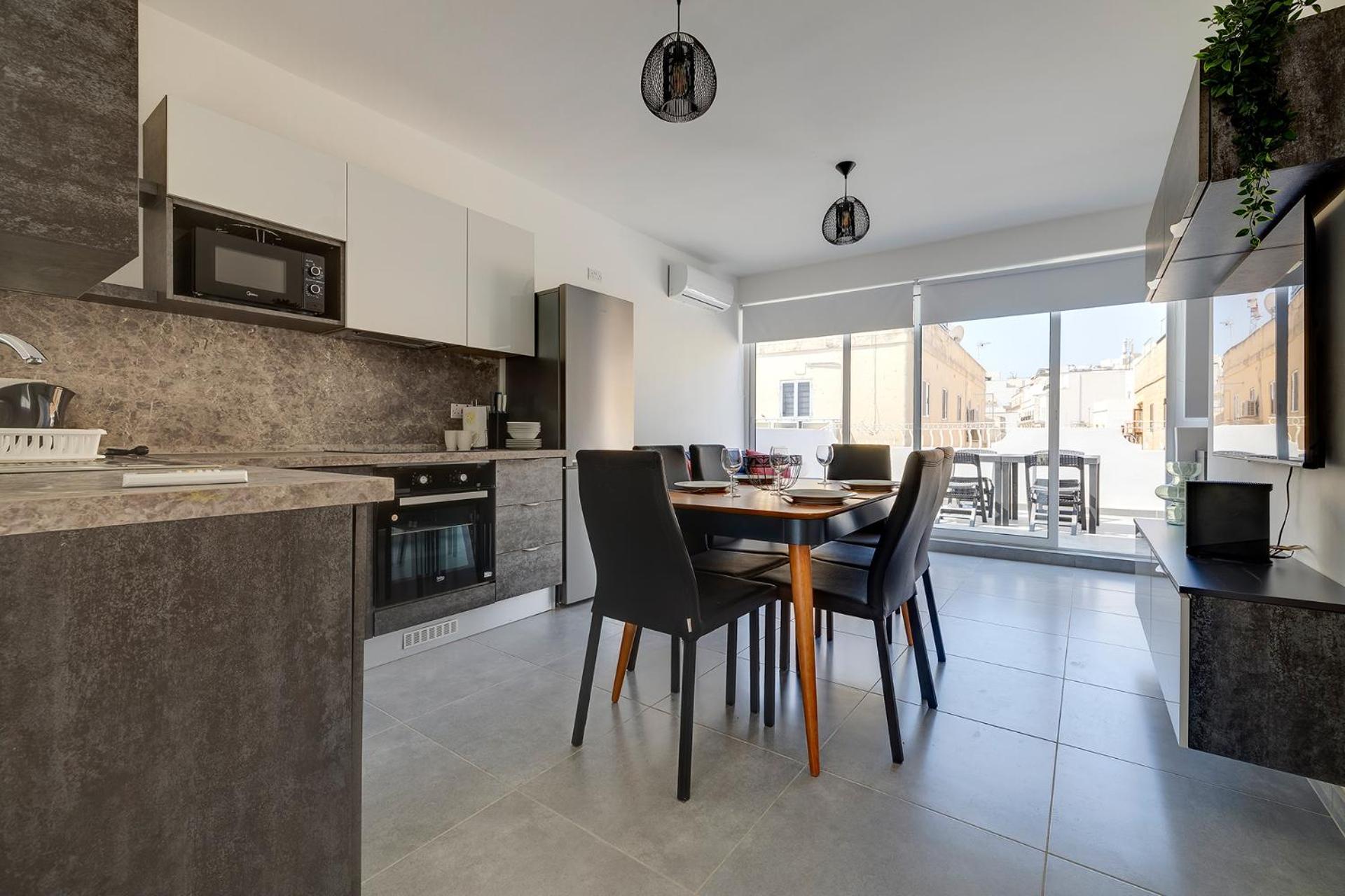 Stunning 2Br Holiday Penthouse In Central Слима Екстериор снимка